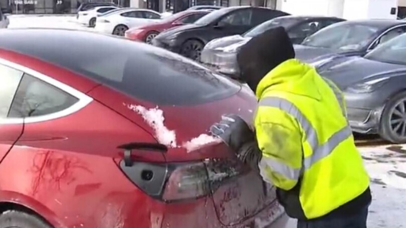 Il freddo record negli USA paralizza le Tesla: sono tutte ferme!