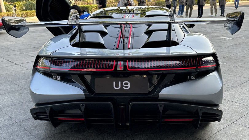 YangWang U9, la supercar cinese vista dal vivo