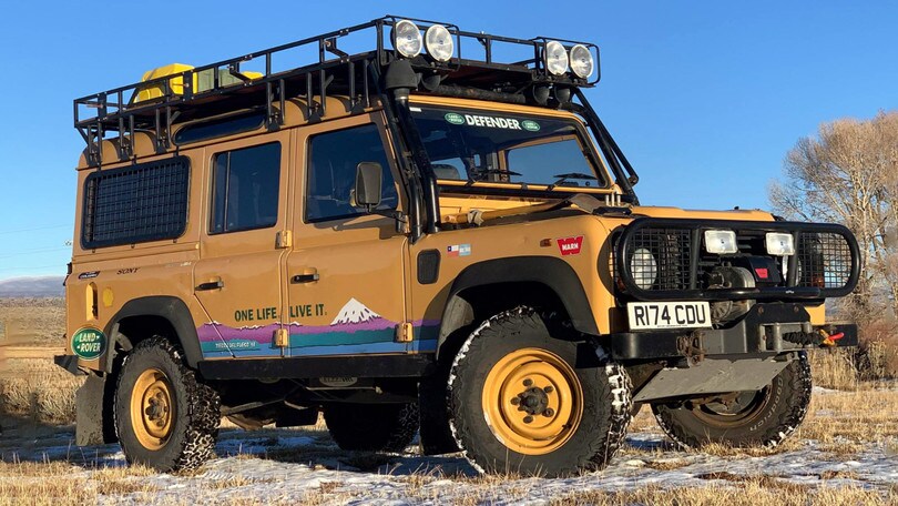 Land Rover Defender Camel Trophy, in vendita un raro esemplare