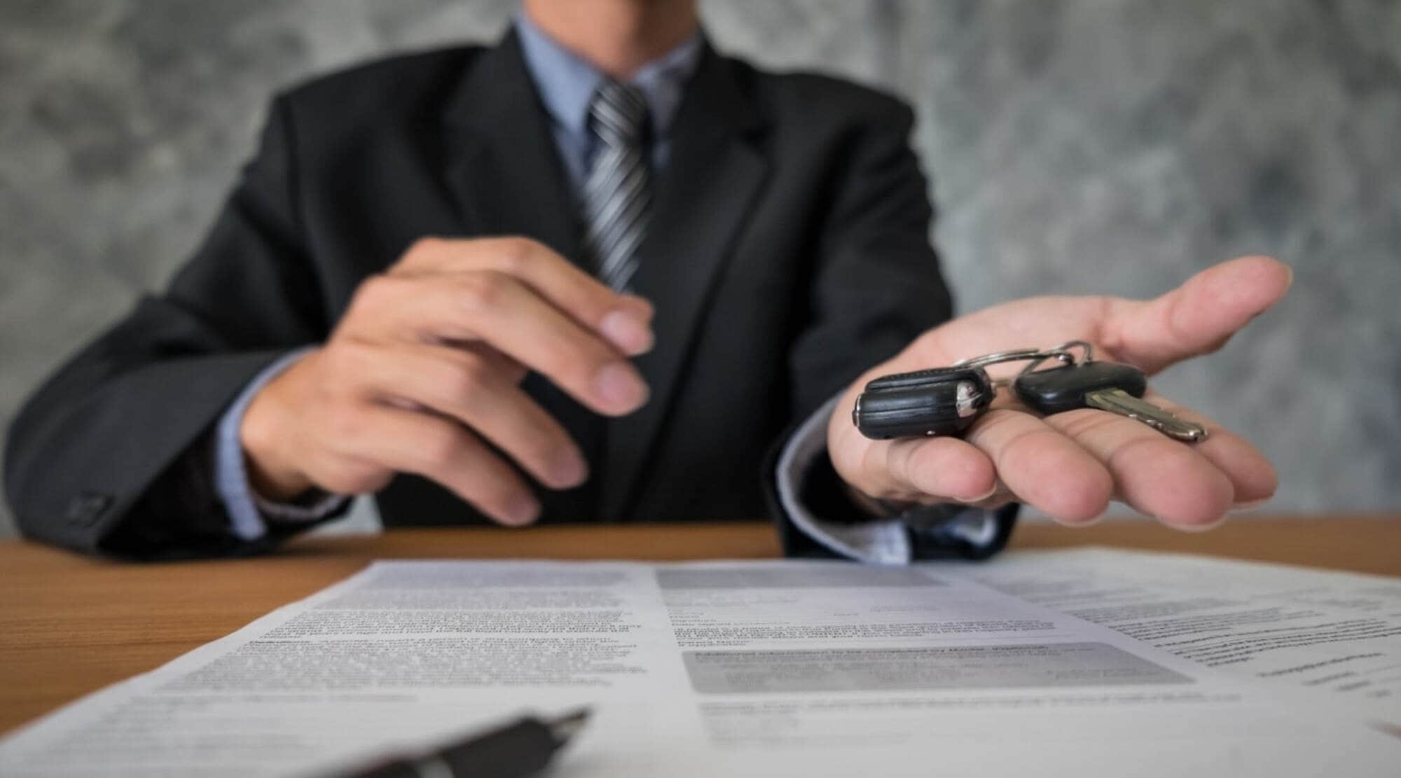 Come guidare un'auto non intestata a sé stessi in modo sicuro