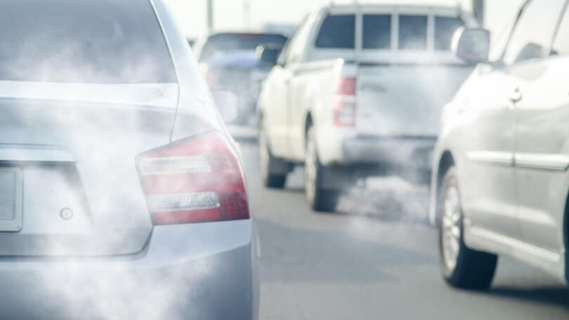 Aumentano le auto elettriche, ma non calano i livelli di CO2: l'appello dell'UE