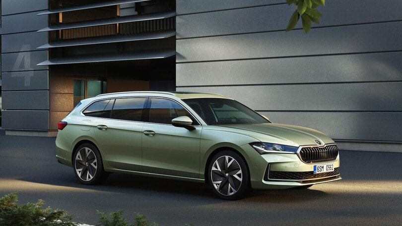 Nuova Škoda Superb Wagon, ordini aperti in Italia: prezzi e dotazione