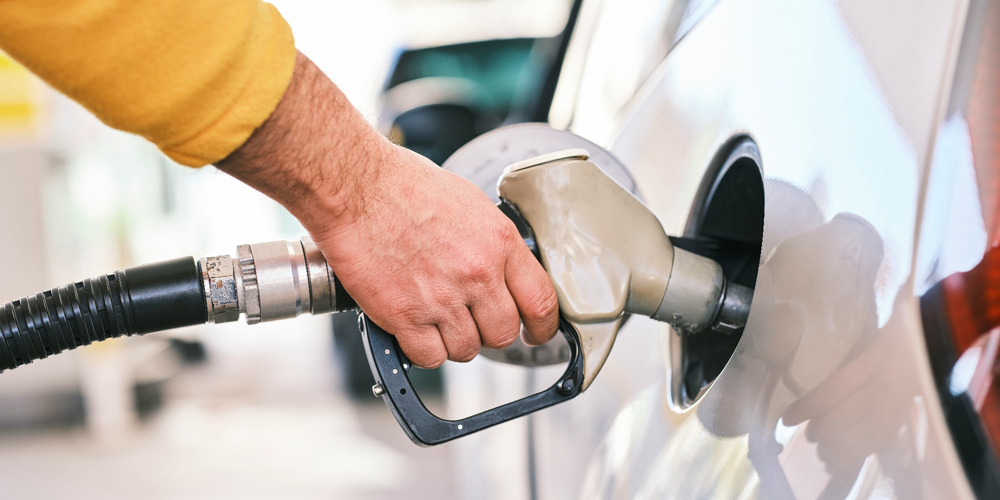 Prezzi carburanti di nuovo in aumento: 1,818 euro per benzina al self