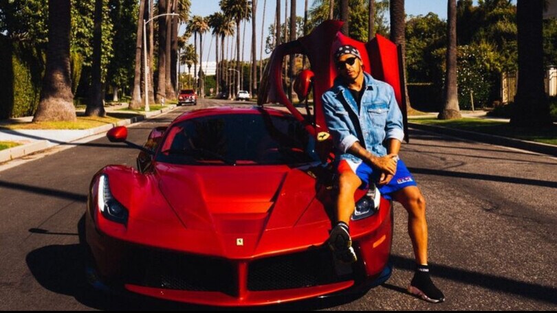 Lewis Hamilton passione Ferrari: tutti bolidi rossi della sua collezione