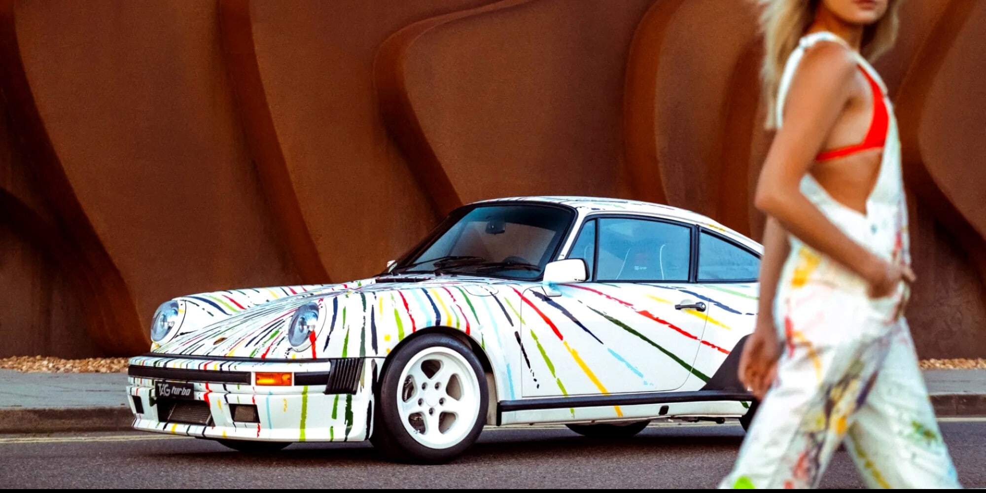 La splendida Porsche 930 TAG Turbo con motore V6 di Formula 1