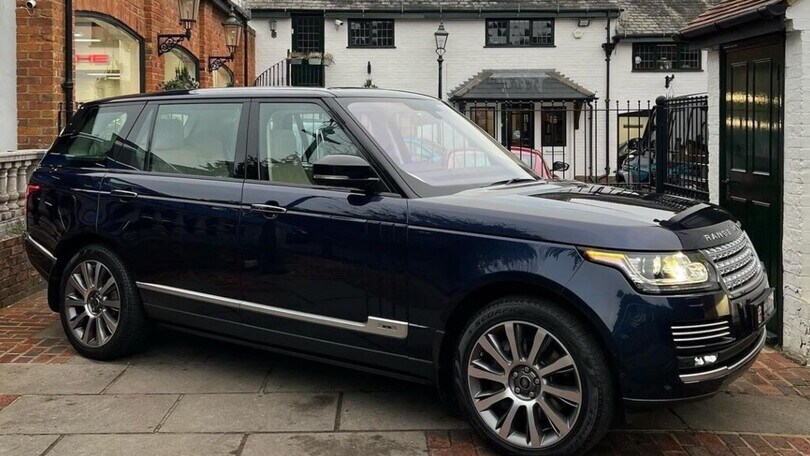 C'è una suntuosa Range Rover in vendita...è quella della Regina Elisabetta