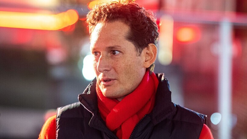 Elkann: nessuna fusione allo studio per Stellantis