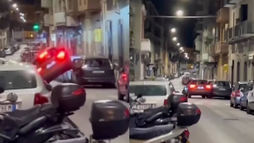 Sale con due ruote su 13 auto parcheggiate, poi sparisce nel nulla