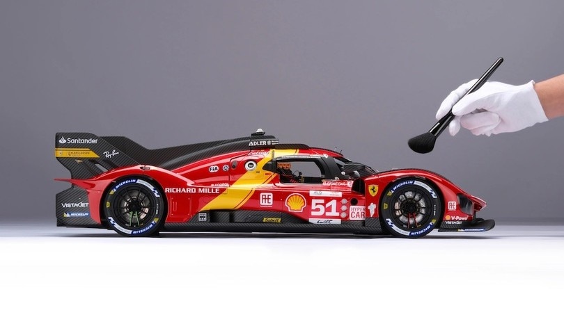 Il costosissimo modellino di una Ferrari 499P