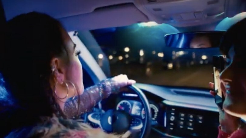 Bufera contro Salvini: niente cinture nello spot sulla sicurezza stradale