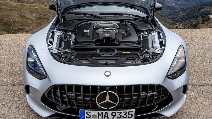 Mercedes, non solo elettrico: motori termici anche dopo il 2030