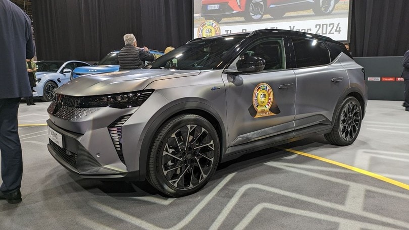 La Renault Scenic trionfa ancora: è sempre lei l'Auto dell’Anno 2024
