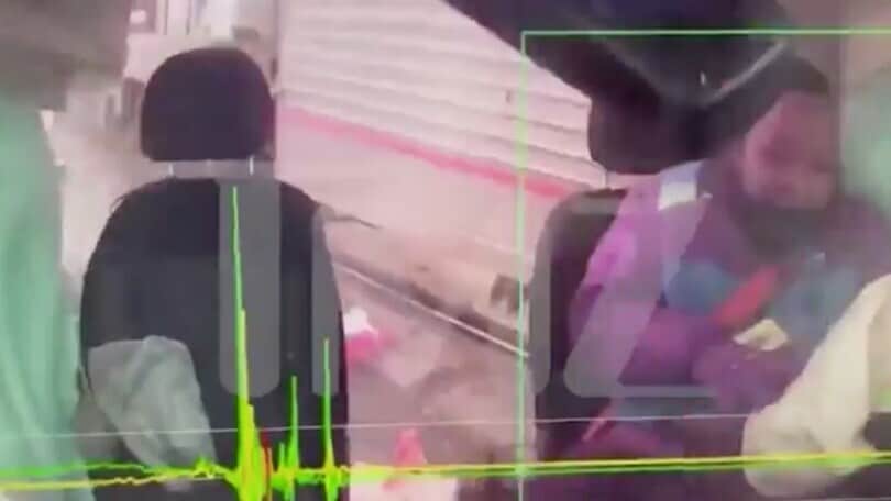 Incidente choc: furgone Amazon squarciato da un treno