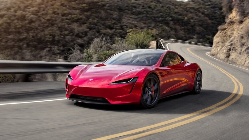 Tesla Roadster, Musk alza le aspettative e annuncia il debutto