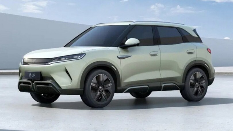 Il ministro Urso a caccia di Case automobilistiche cinesi: la mossa del Governo