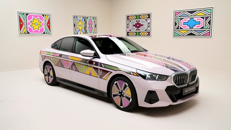 Da BMW l'auto-opera d'arte che cambia colore