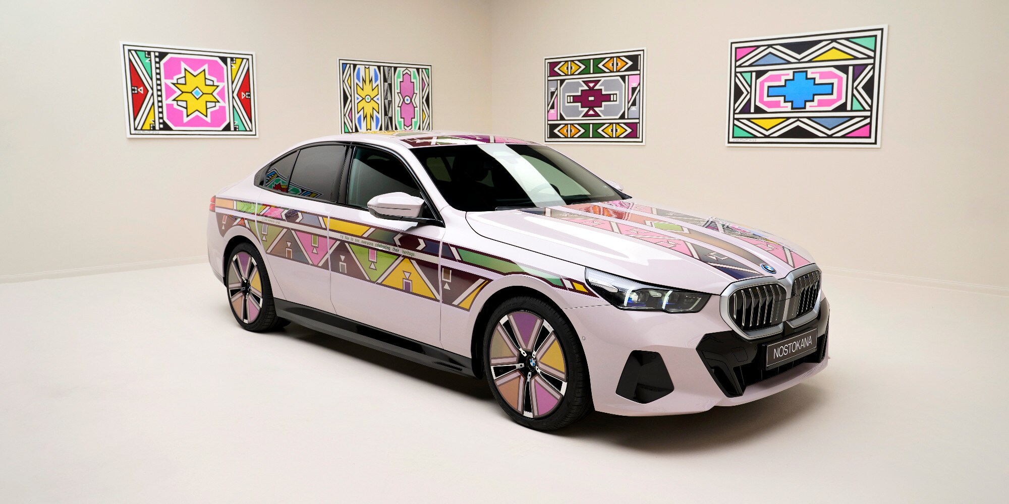 Da BMW l'auto-opera d'arte che cambia colore