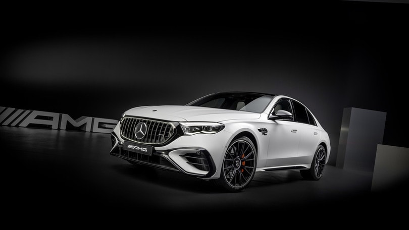 Mercedes-AMG Classe E53, le foto di berlina e station wagon