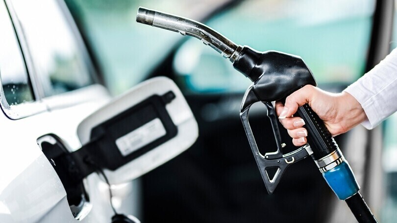 Caro carburanti, prezzi di benzina e Diesel in lieve calo