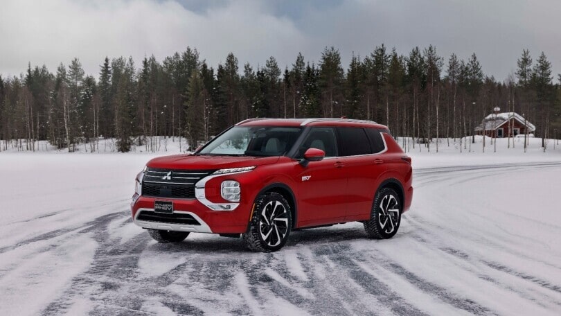 Mitsubishi Outlander PHEV, la plug-in è pronta a tornare