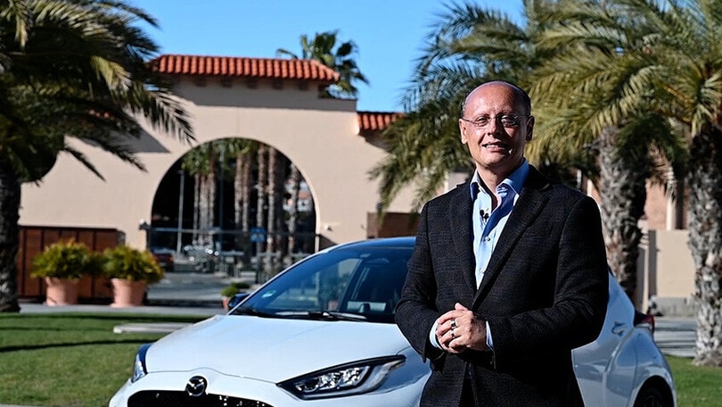 Tutti i segreti della nuova Mazda2 Hybrid 2024 insieme a Roberto Pietrantonio