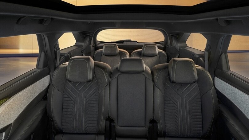 Nuova Peugeot E-5008