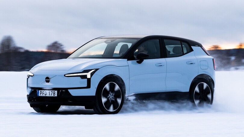 C'era una Volvo EX30 al freddo svedese