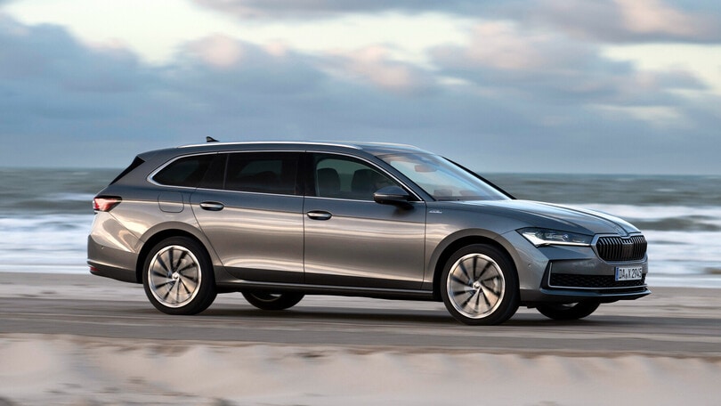 Skoda Superb Wagon 2024: comfort, spazio e tecnologia