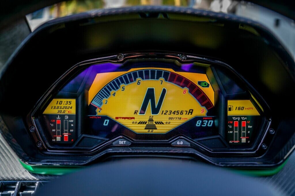 Le foto della Lamborghini Veneno Roadster all'asta a Dubai