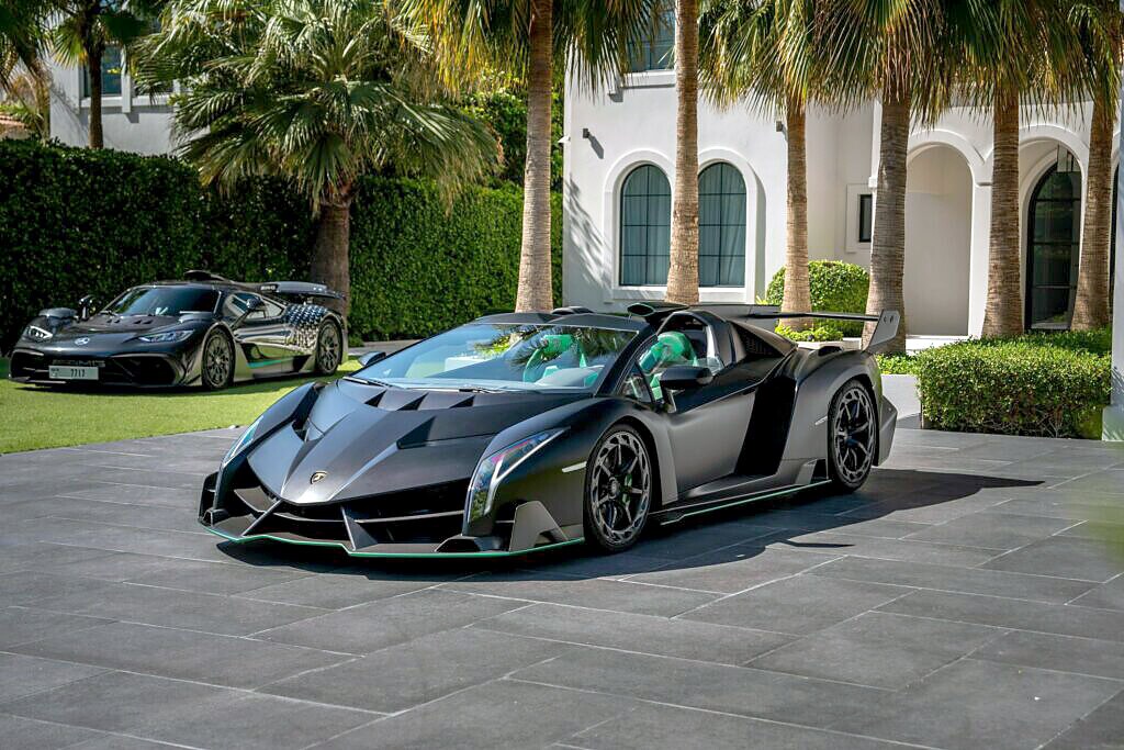Le foto della Lamborghini Veneno Roadster all'asta a Dubai