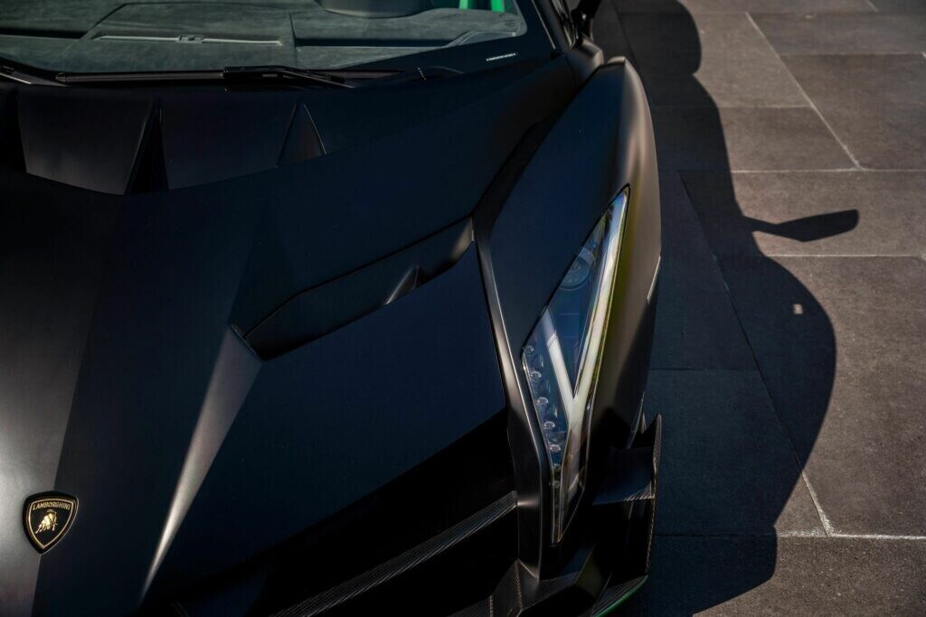 Le foto della Lamborghini Veneno Roadster all'asta a Dubai