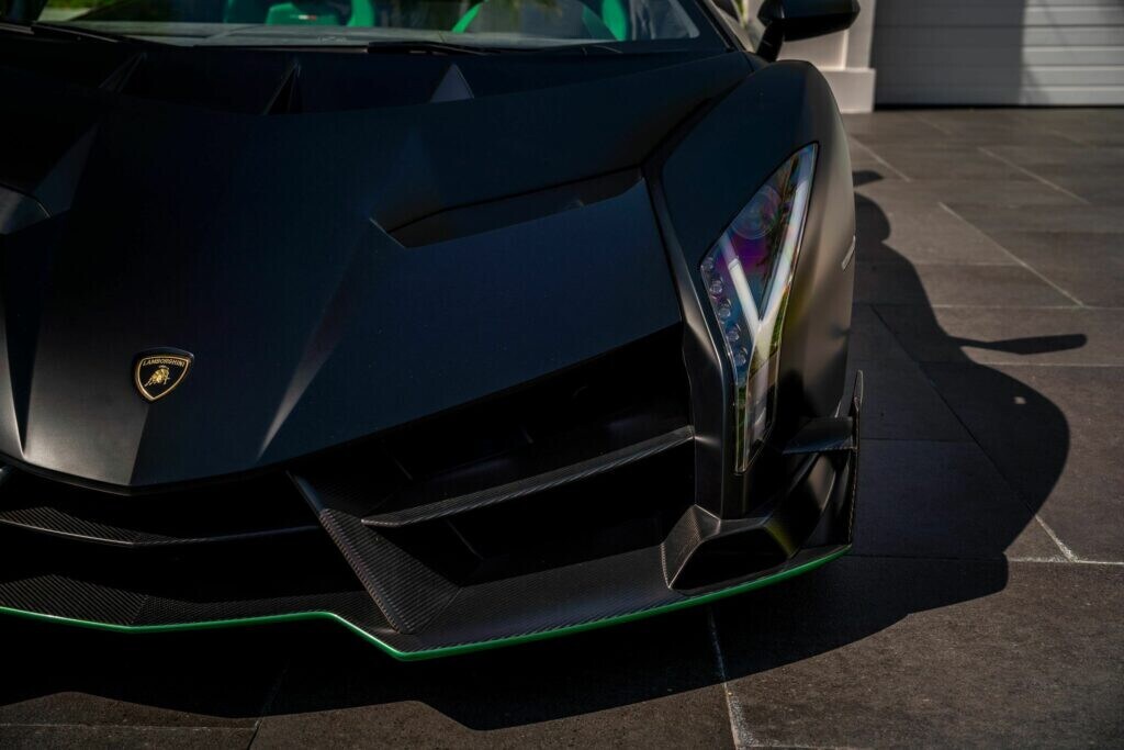 Le foto della Lamborghini Veneno Roadster all'asta a Dubai