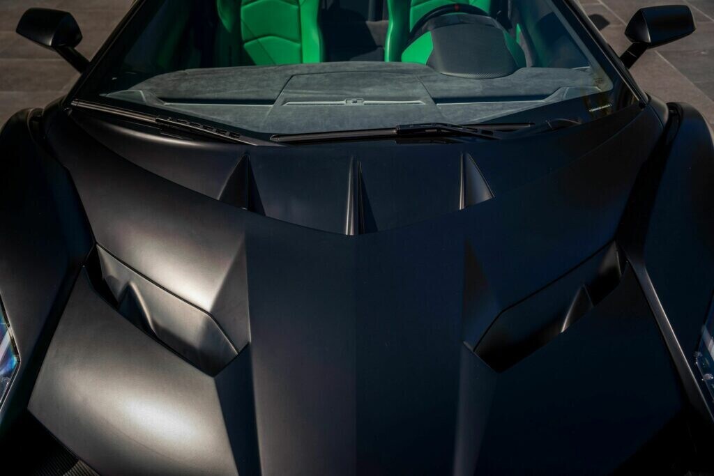 Le foto della Lamborghini Veneno Roadster all'asta a Dubai