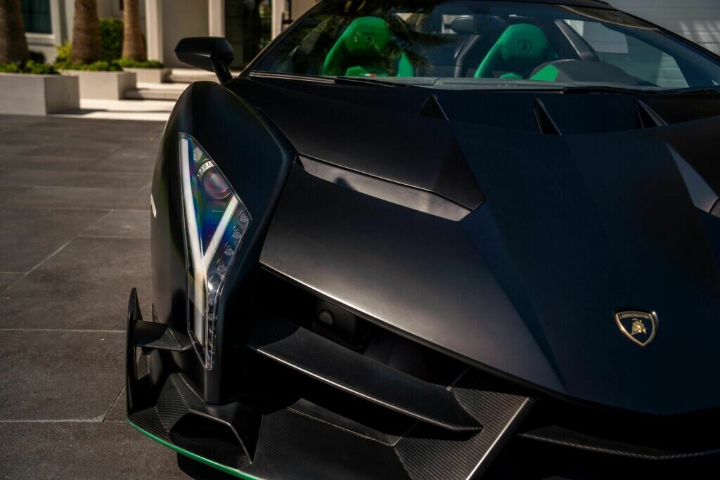 Le foto della Lamborghini Veneno Roadster all'asta a Dubai