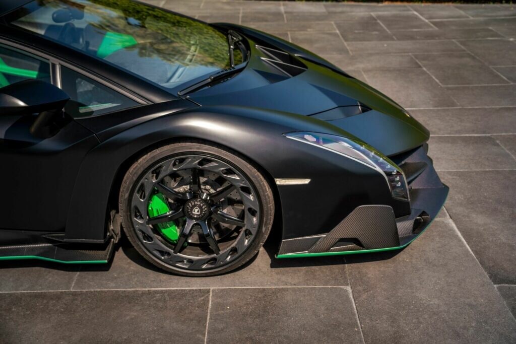 Le foto della Lamborghini Veneno Roadster all'asta a Dubai