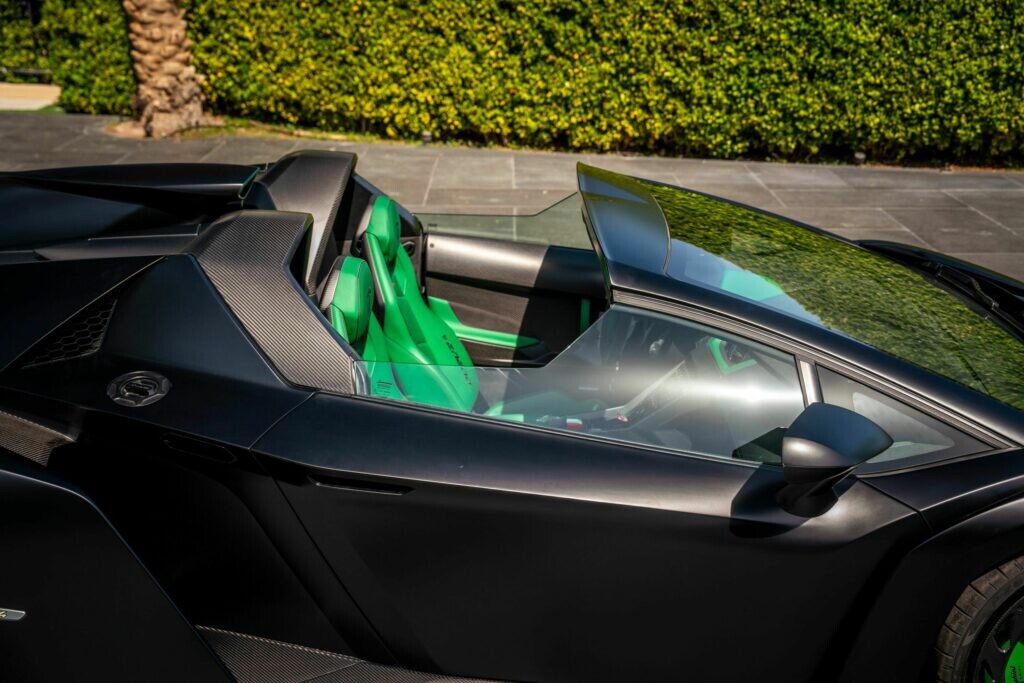 Le foto della Lamborghini Veneno Roadster all'asta a Dubai