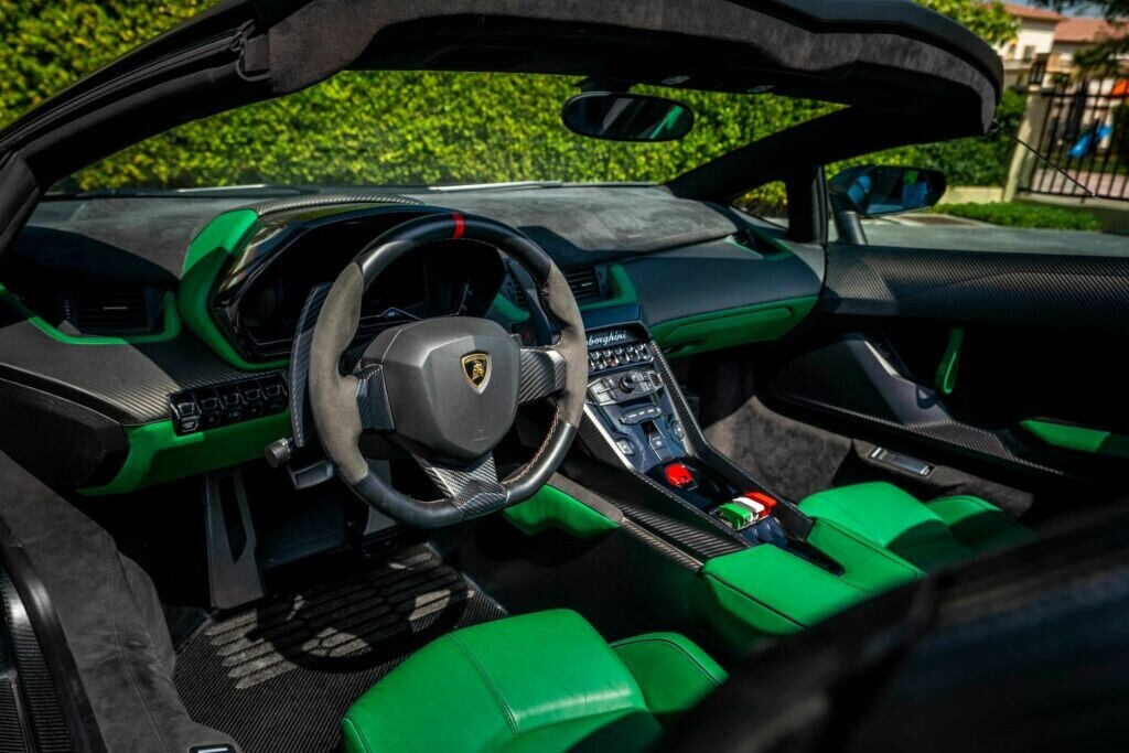 Le foto della Lamborghini Veneno Roadster all'asta a Dubai