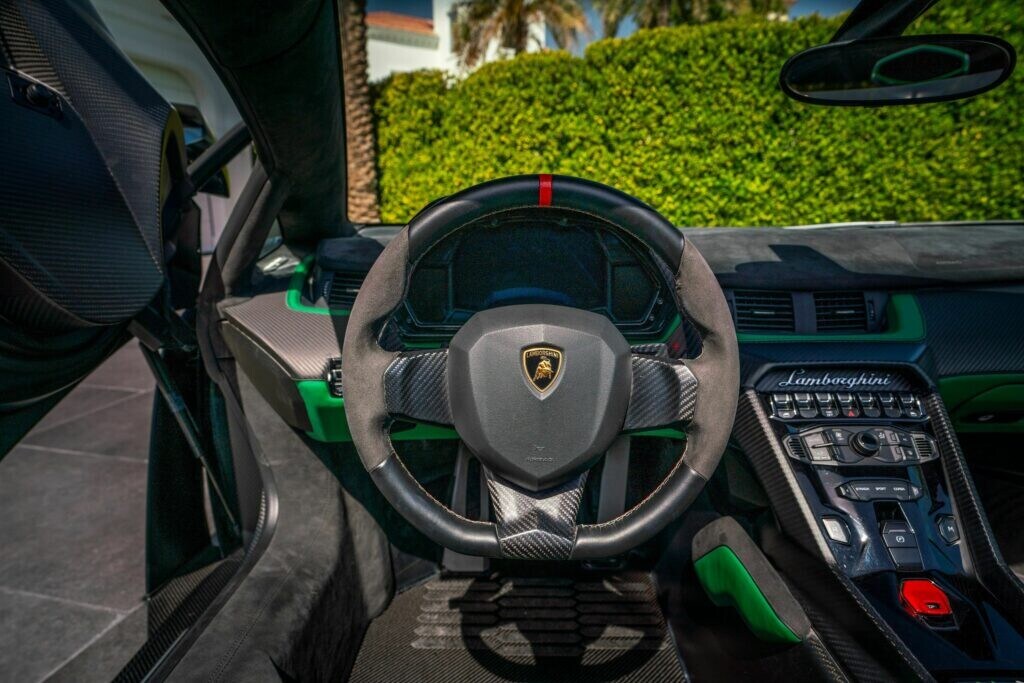 Le foto della Lamborghini Veneno Roadster all'asta a Dubai