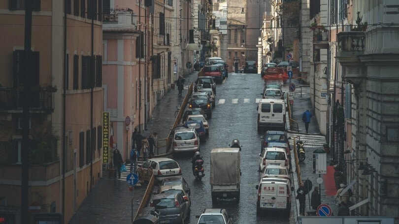 Parco auto a Roma: il 60% hanno più di 10 anni