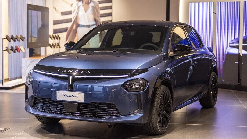 Nuova Lancia Ypsilon, stile Cassina alla Milano Design Week