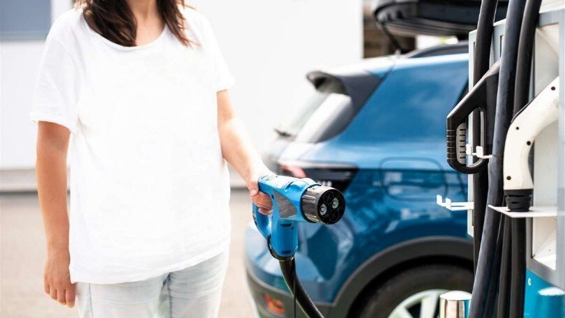 Si punta sempre più sulle auto elettriche, ma ripararle costa moltissimo