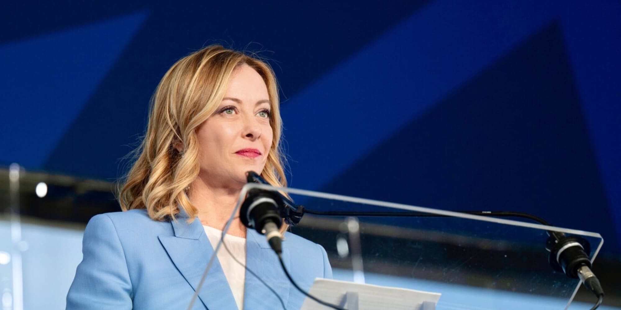 La premier Meloni sulle auto: “Stop a vendita benzina e diesel? Un’idiozia”