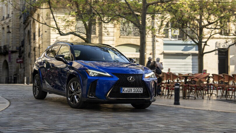Lexus UX300h F-Sport AWD, il primo test