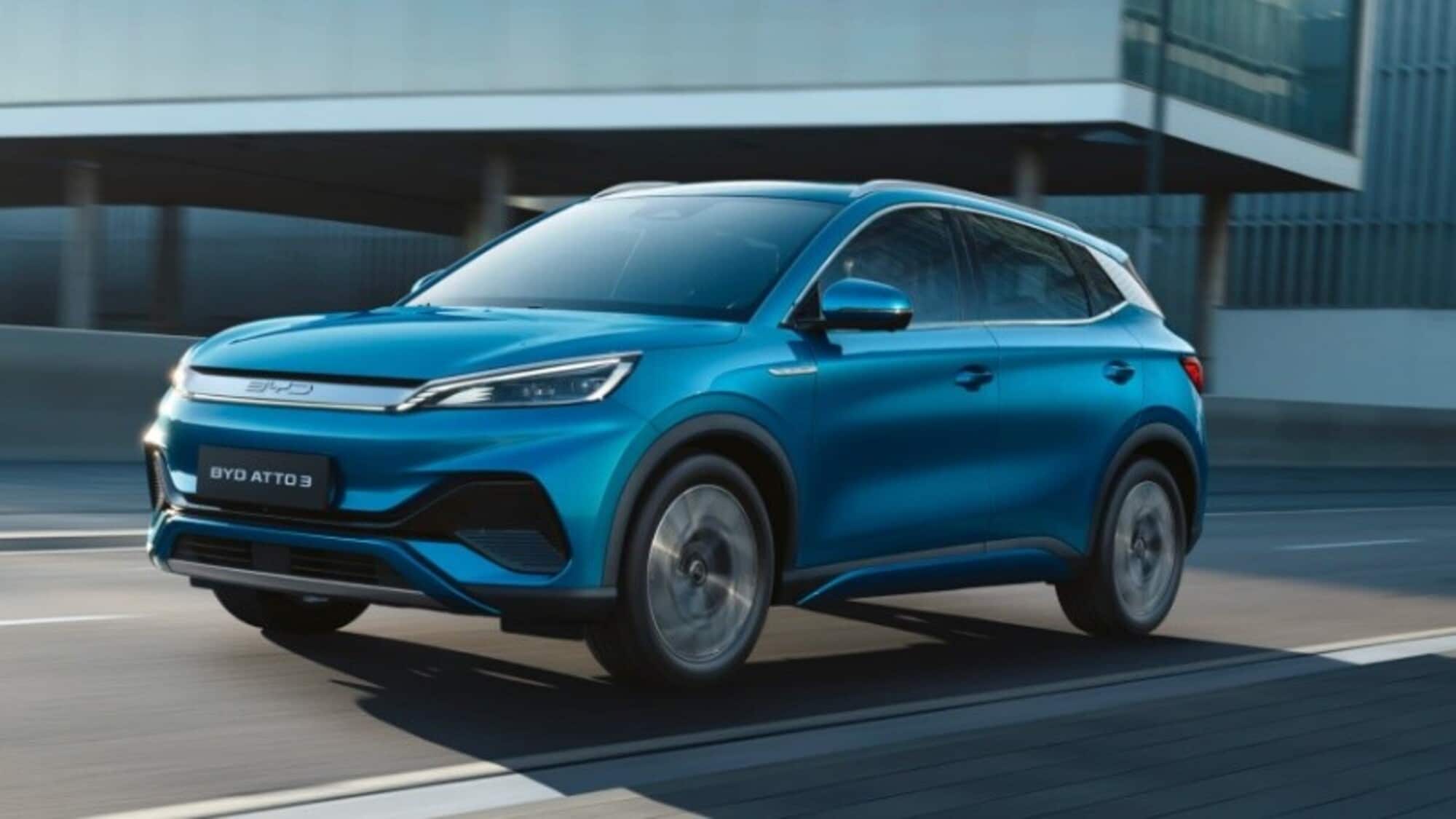 Mercato auto, nel mondo una su tre è cinese
