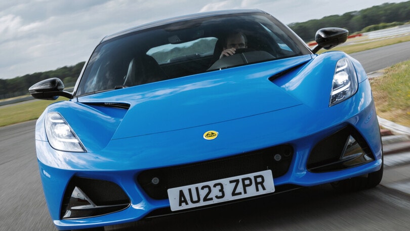 Lotus Emira, la prova