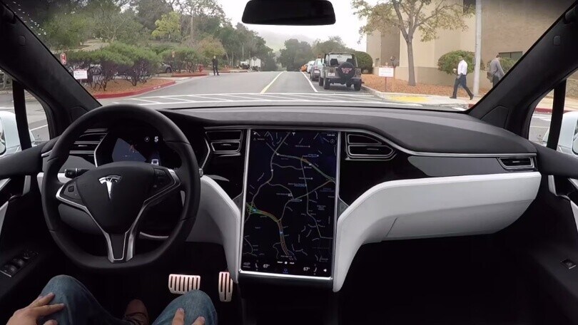 Tesla sta per lanciare la guida completamente autonoma in Cina
