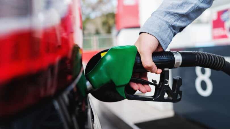 Caro carburanti, i prezzi medi in Italia. Ma dove costa meno in Europa?