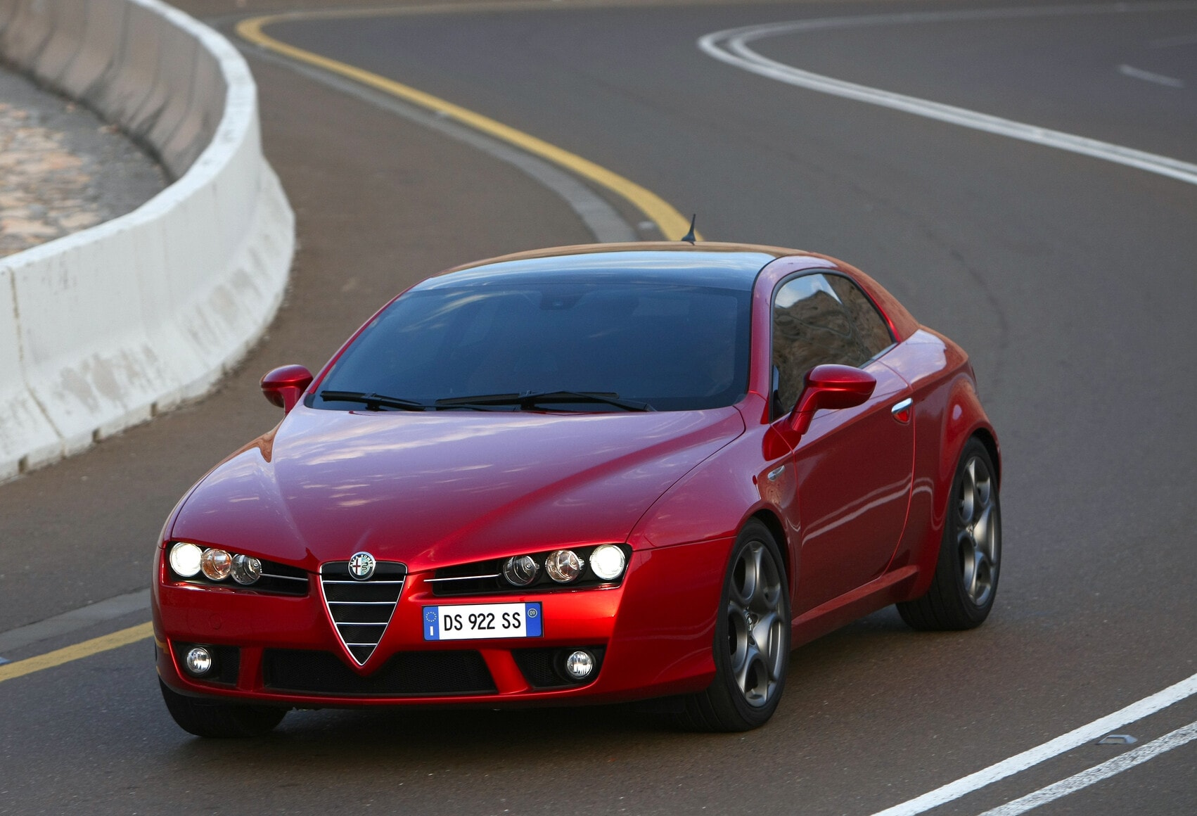Alfa Romeo, da 156 a Tonale: i modelli con la targa asimmetrica