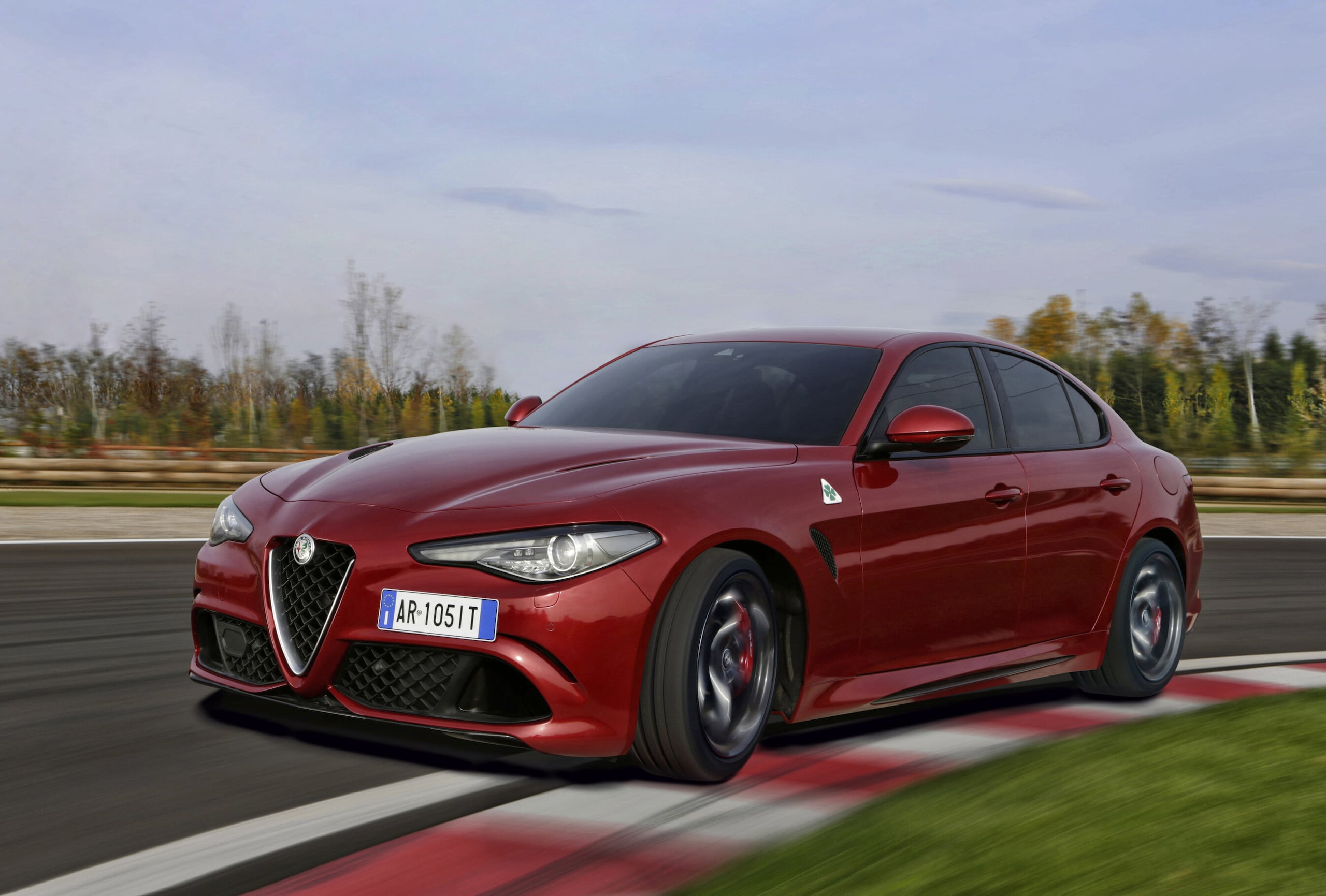 Alfa Romeo, da 156 a Tonale: i modelli con la targa asimmetrica