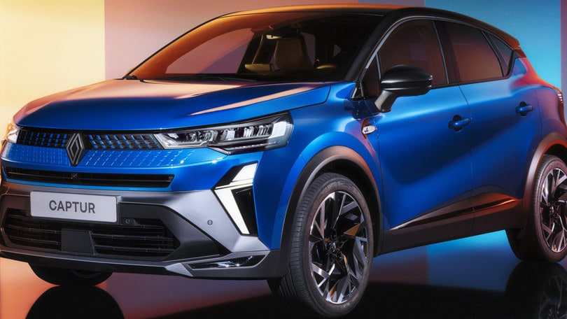 Nuova Renault Captur 2024: il Suv compatto si rifà il trucco